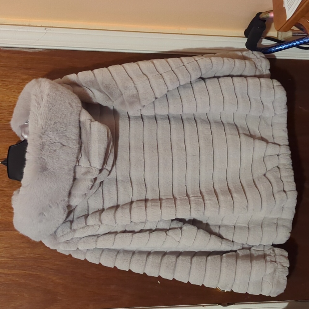 Gallery Fur Jacket - Picture 2 of 8